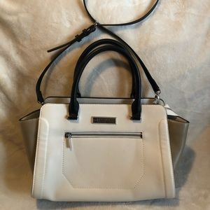KENNETH COLE REACTION BEIGE HANDBAG